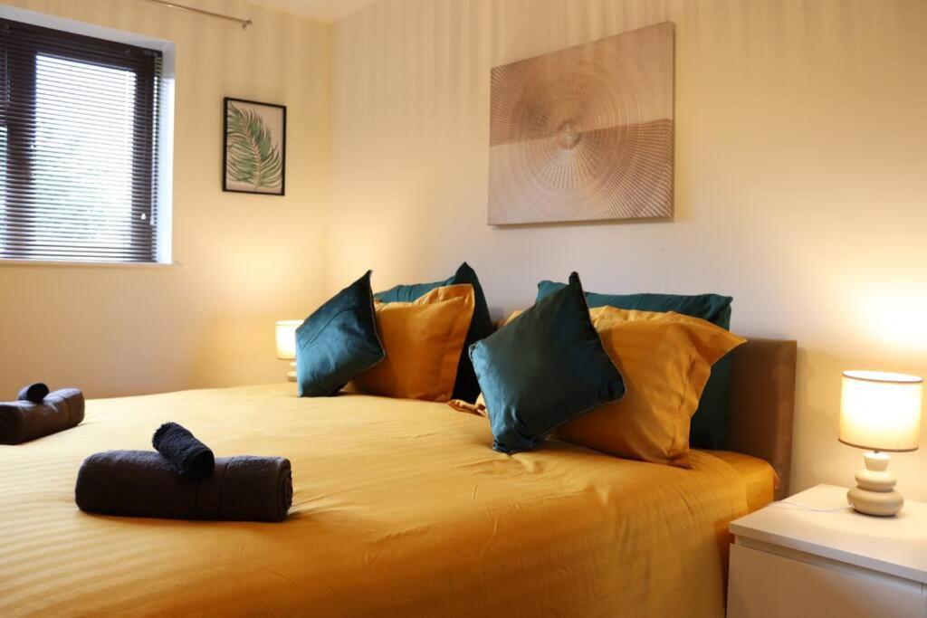 Cosy 3 Bedroom 2 Bathroom House With Parking Sheldon  ภายนอก รูปภาพ