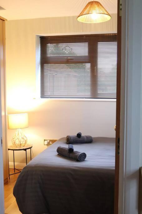 Cosy 3 Bedroom 2 Bathroom House With Parking Sheldon  ภายนอก รูปภาพ
